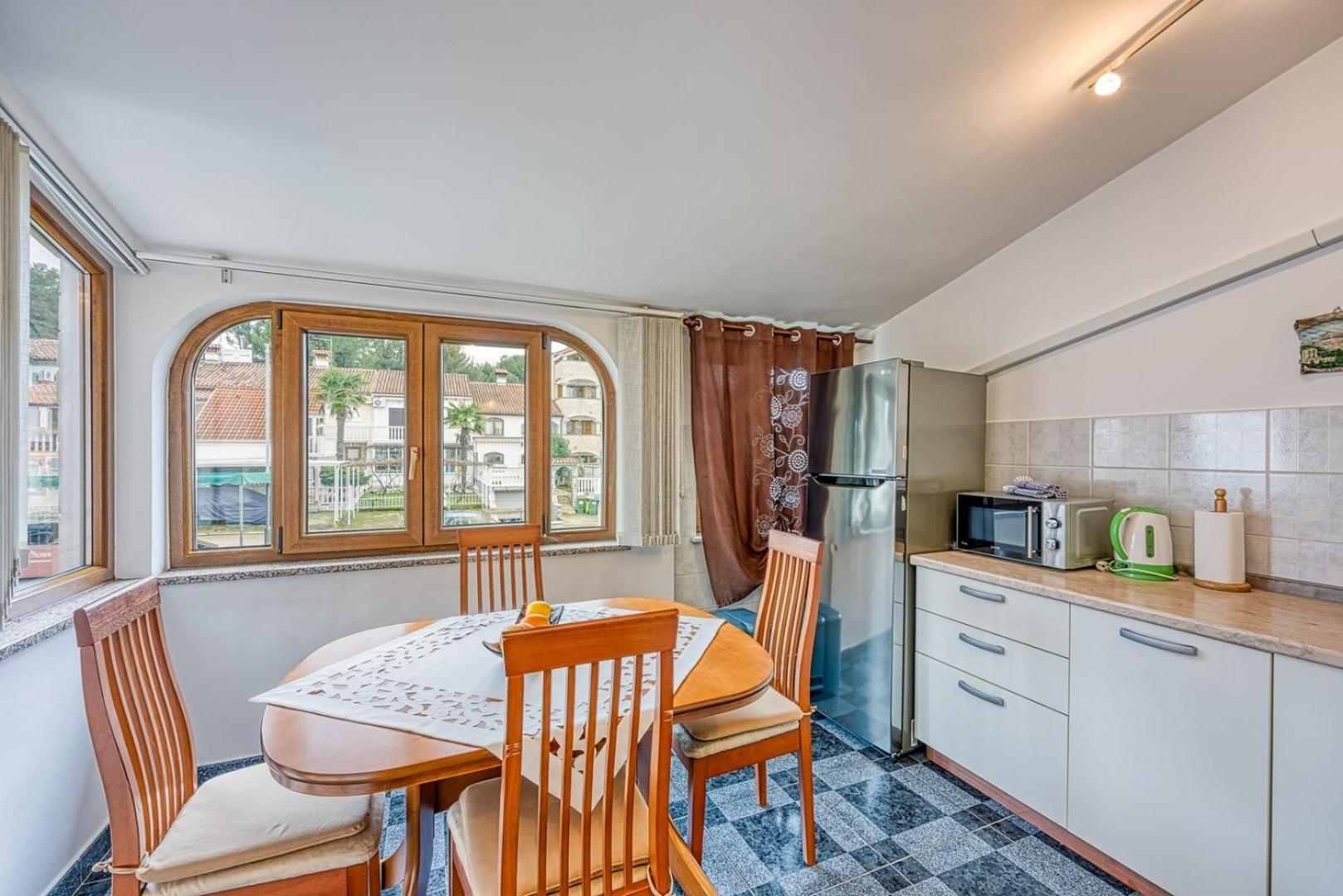Cerin With Balcony *
